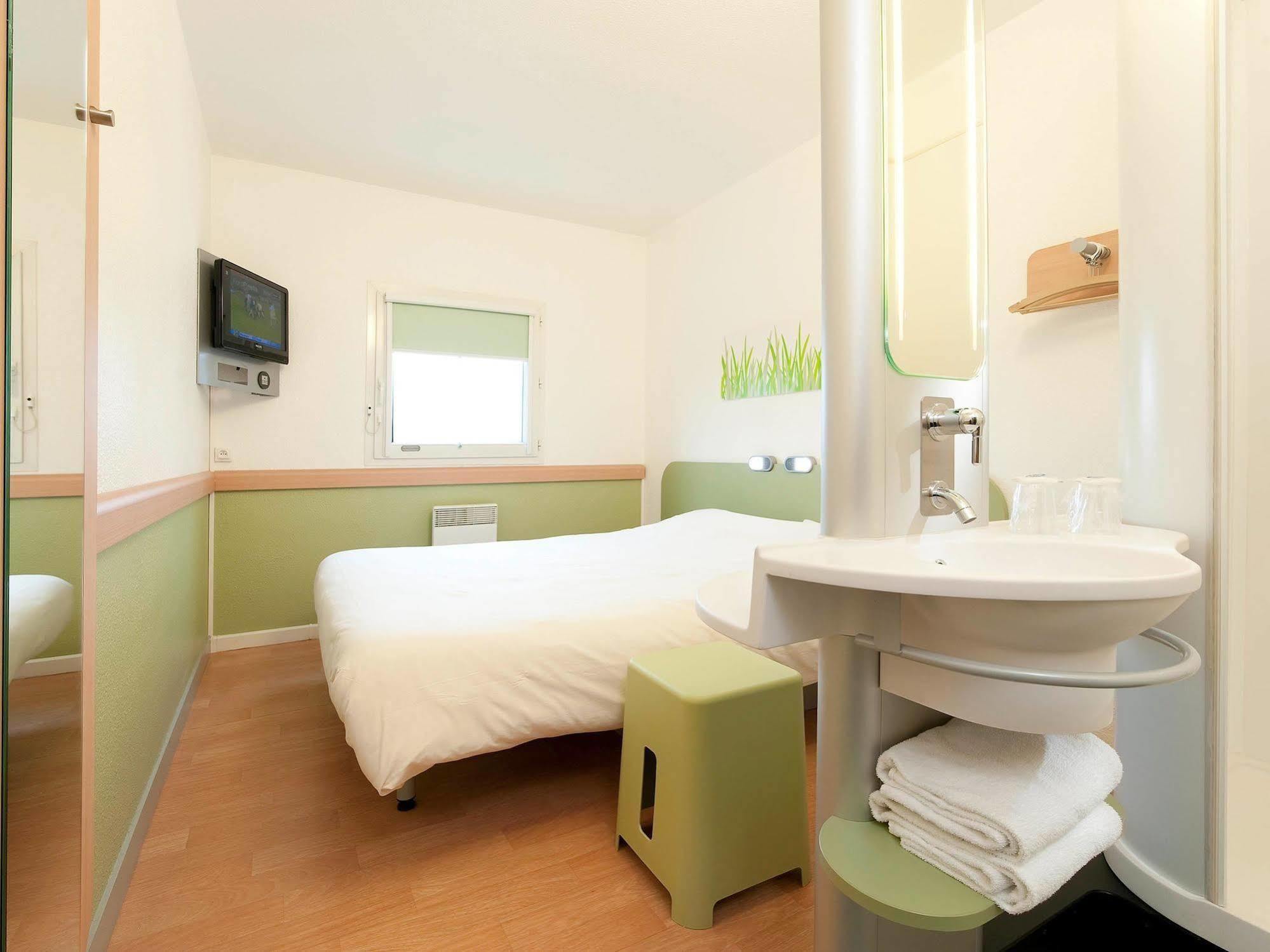 Ibis Budget Loriol Le Pouzin Exterior foto
